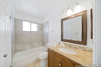 7915 Forest Cabin in Live Oak, TX - Building Photo - Building Photo