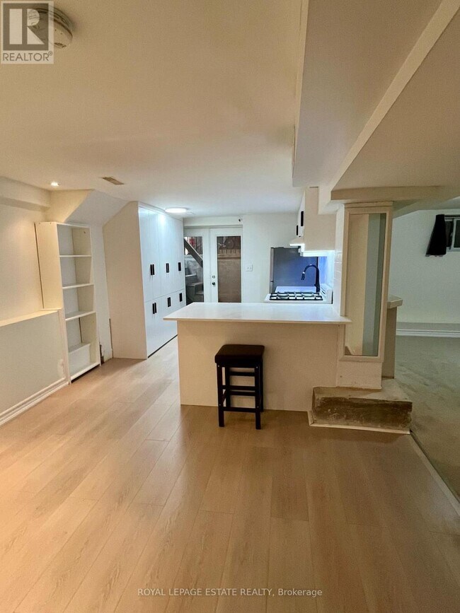 5 Edgewood Gardens in Toronto, ON - Building Photo - Building Photo