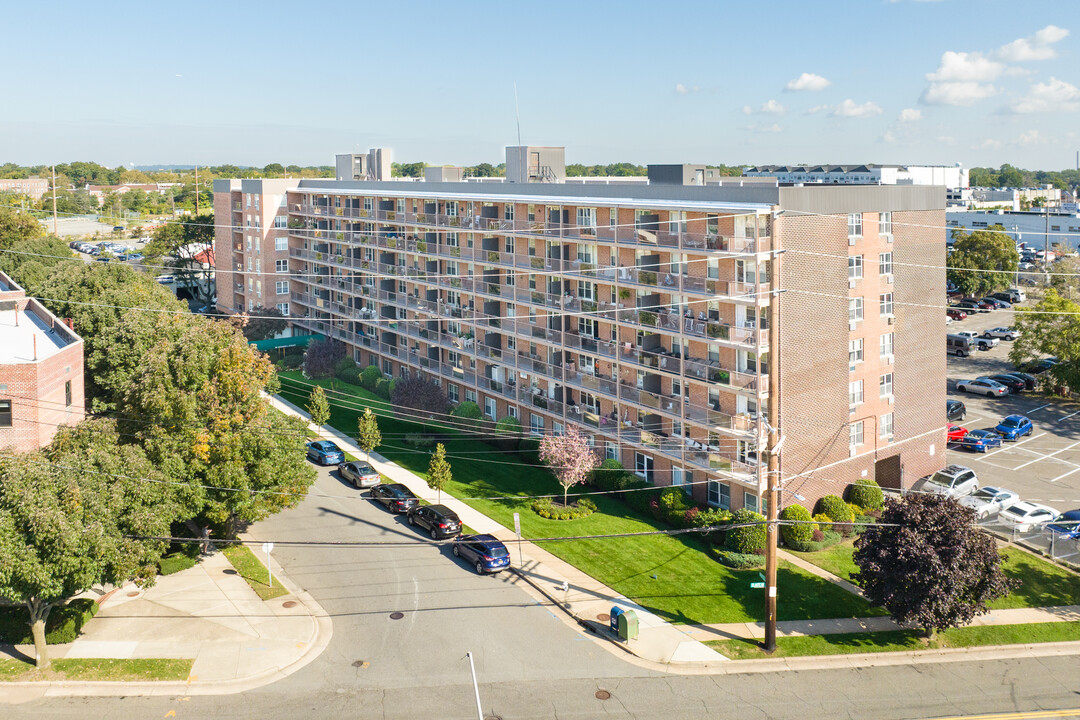 Wendell Terrace in Hempstead, NY - Building Photo