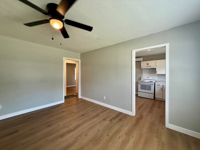 2204 S Hydraulic Ave in Wichita, KS - Building Photo - Building Photo