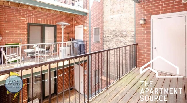 3349 N Clark St, Unit 1SW