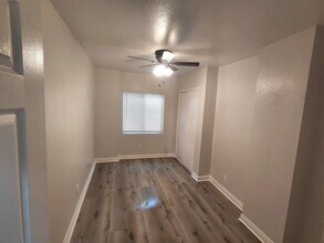 851 W 93rd St in Los Angeles, CA - Building Photo - Building Photo