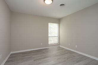 Creekside Apartments in Pittsboro, NC - Building Photo - Interior Photo