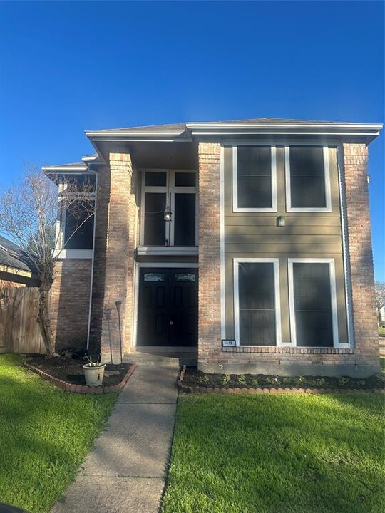 8615 Beechcrest St in Houston, TX - Building Photo