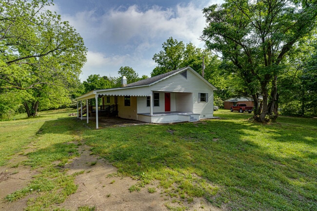 128 Cleveland Rd in Rossville, GA - Building Photo - Building Photo