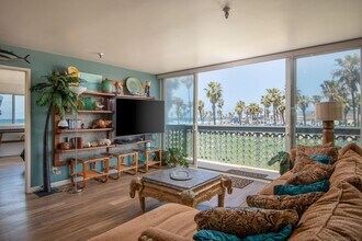 2990 Mission Blvd in San Diego, CA - Building Photo - Building Photo
