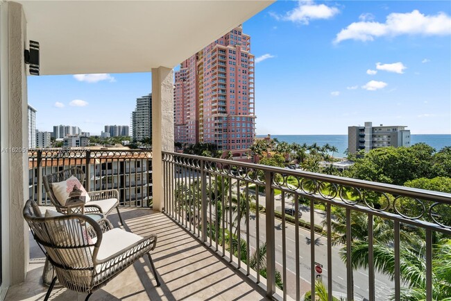 2011 N Ocean Blvd, Unit 705 in Fort Lauderdale, FL - Foto de edificio - Building Photo