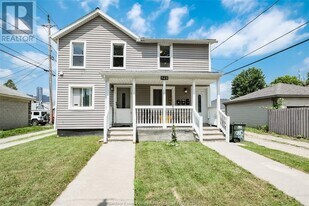 948 University Ave E in Windsor, ON - Building Photo