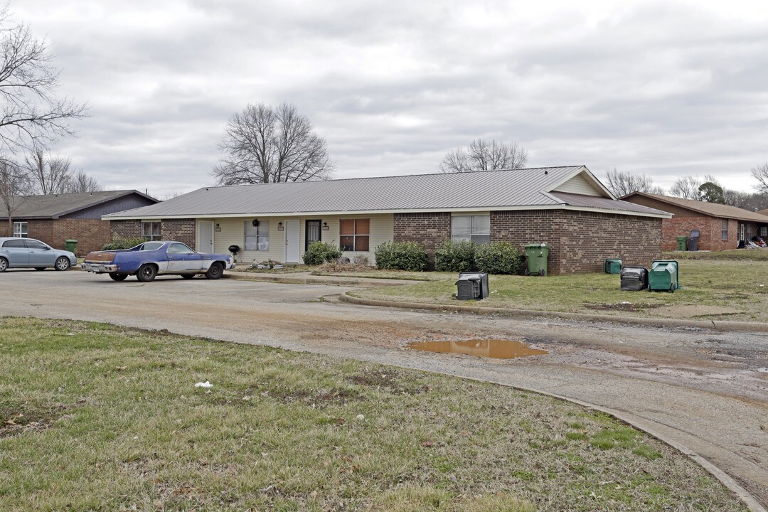 1233 W Sunset Dr in Rogers, AR - Building Photo