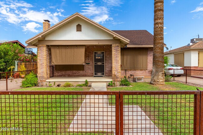 2209 N Edgemere St in Phoenix, AZ - Building Photo - Building Photo