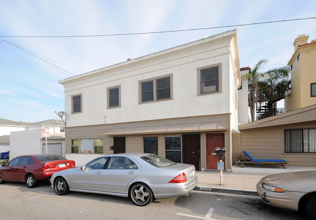 121 2nd St in Hermosa Beach, CA - Building Photo