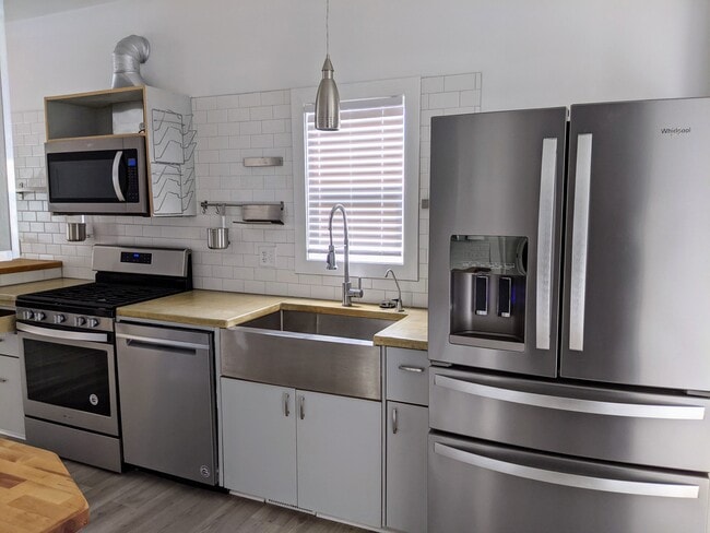 743 Burke Ave NE in Grand Rapids, MI - Building Photo - Building Photo