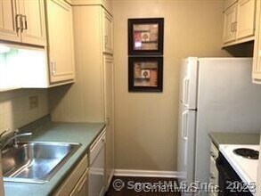 34 Padanaram Rd in Danbury, CT - Building Photo - Building Photo