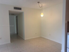 771 NE 199th St in North Miami Beach, FL - Building Photo - Building Photo