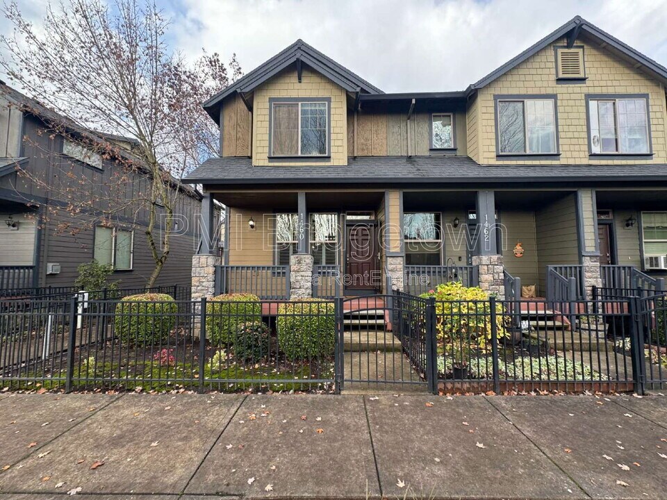 1460 NE Redspire Ln in Hillsboro, OR - Building Photo