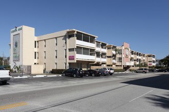 Cordova Arms Apartments in Fort Lauderdale, FL - Foto de edificio - Building Photo