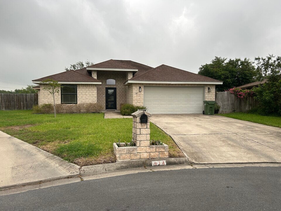 14 Chetumal Ct in Brownsville, TX - Foto de edificio