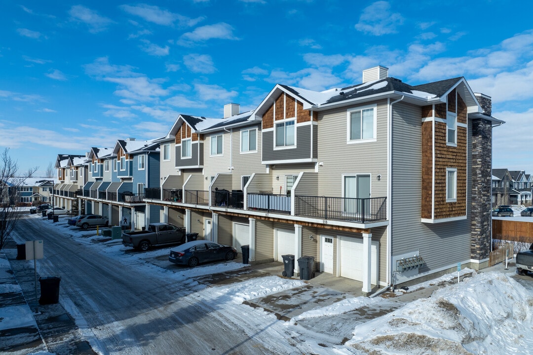 2802 Kings Heights Gate SE in Airdrie, AB - Building Photo