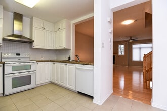 3 story townhouse in Ottawa, ON - Building Photo - Building Photo