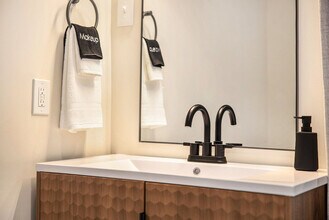 37 Gold Ave NW in Grand Rapids, MI - Foto de edificio - Building Photo