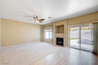9684 Summer Cypress St in Las Vegas, NV - Foto de edificio - Building Photo