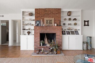 2294 Mountain Oak Dr in Los Angeles, CA - Building Photo - Building Photo