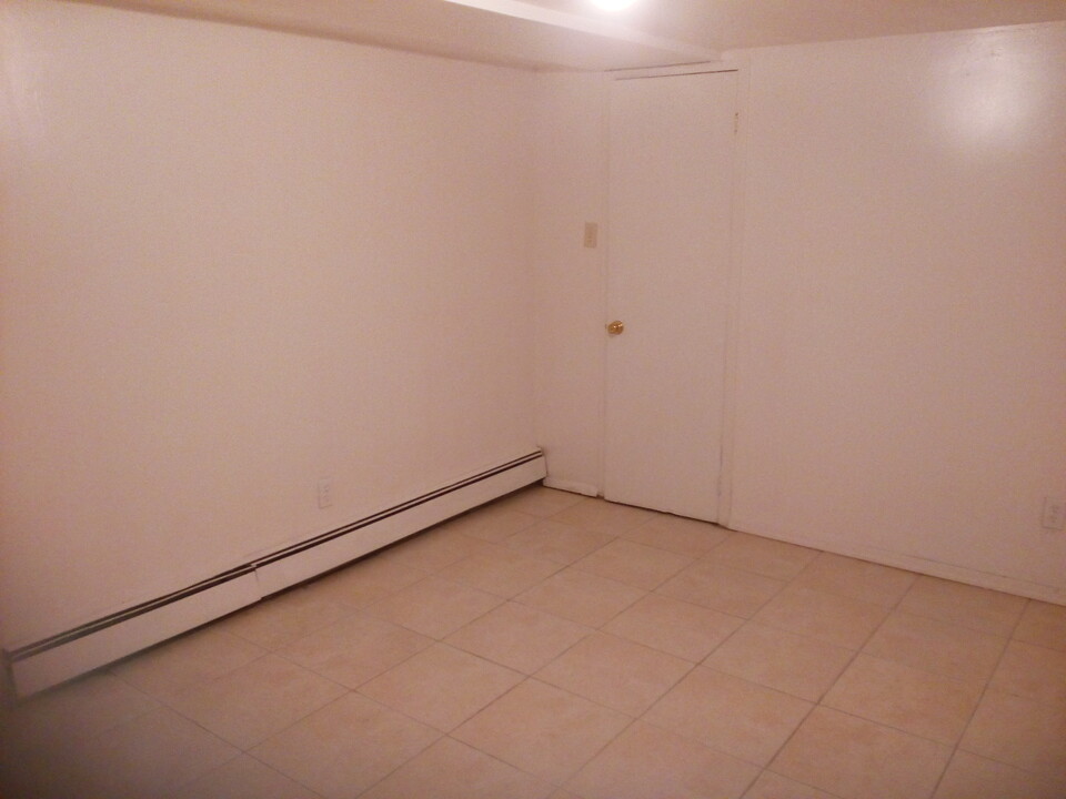 259-62 148th Ave, Unit 1 bedroom apartment in Queens, NY - Foto de edificio