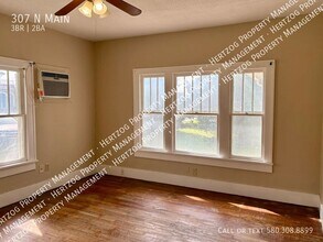 307 N Main St in Tonkawa, OK - Building Photo - Building Photo