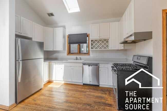 817 N Milwaukee Ave in Chicago, IL - Building Photo - Building Photo