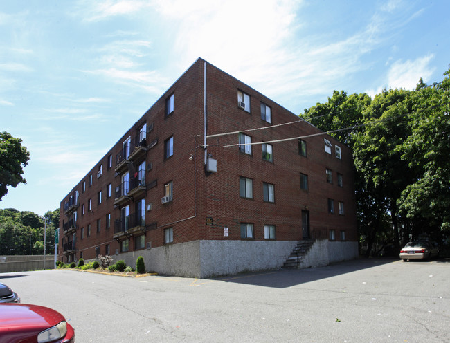 252 Revere Beach Pkwy in Chelsea, MA - Foto de edificio - Building Photo