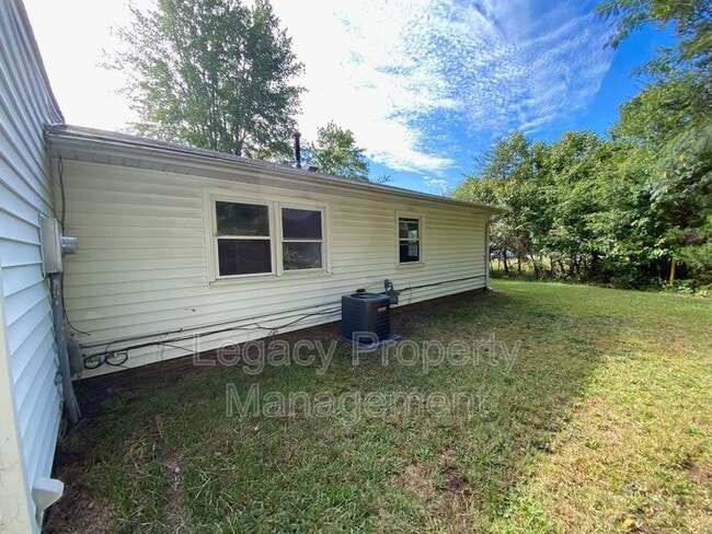 1202 Melrose Dr in Burlington, NC - Building Photo - Building Photo