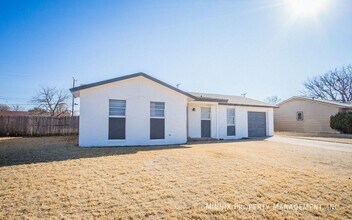 4813 6th St in Lubbock, TX - Foto de edificio - Building Photo