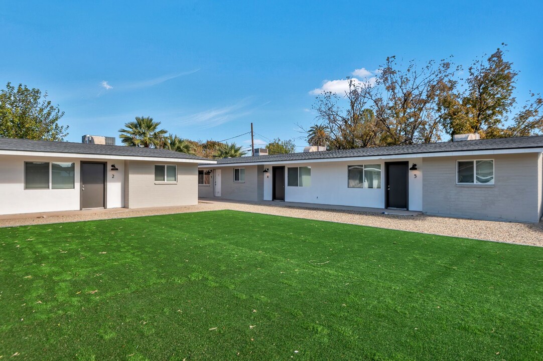 The Lowe in Mesa, AZ - Building Photo