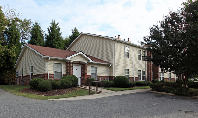 1008 Avon Ave in Burlington, NC - Building Photo - Building Photo