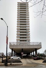5601 N Sheridan Rd, Unit 21C in Chicago, IL - Building Photo - Building Photo