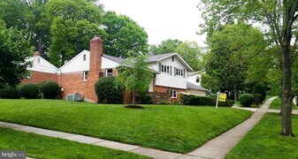 6415 Rockhurst Rd in Bethesda, MD - Building Photo