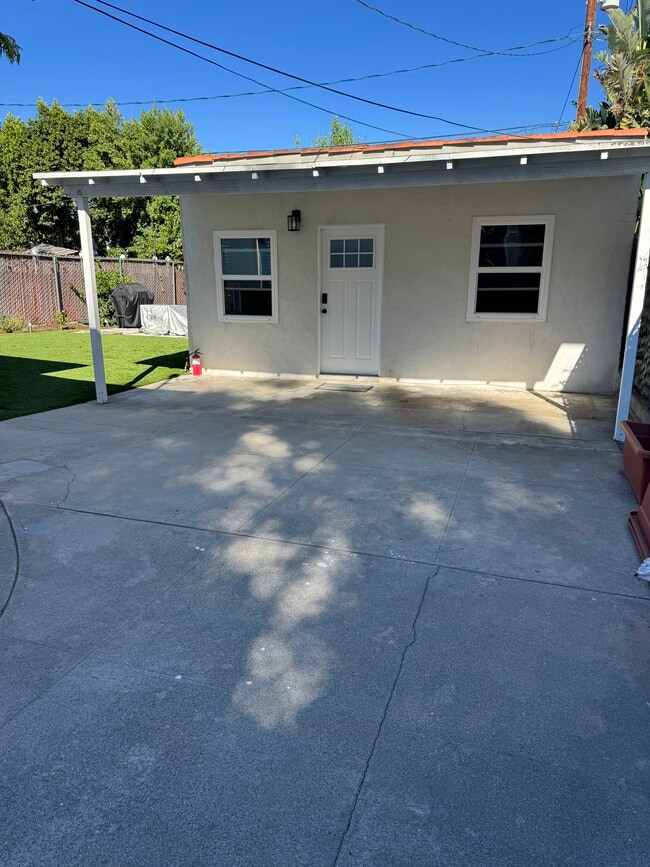 446 N California St, Unit GH in Burbank, CA - Foto de edificio - Building Photo