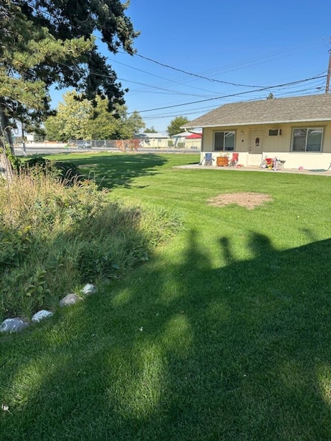 property at 4413 Circle Pl NE