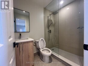 2386-2386 Lake Shore Blvd W in Toronto, ON - Building Photo - Building Photo