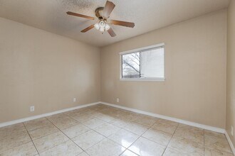 9402 Valley Ridge in San Antonio, TX - Building Photo - Building Photo