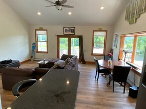 409 N East St in Amherst, MA - Building Photo - Building Photo