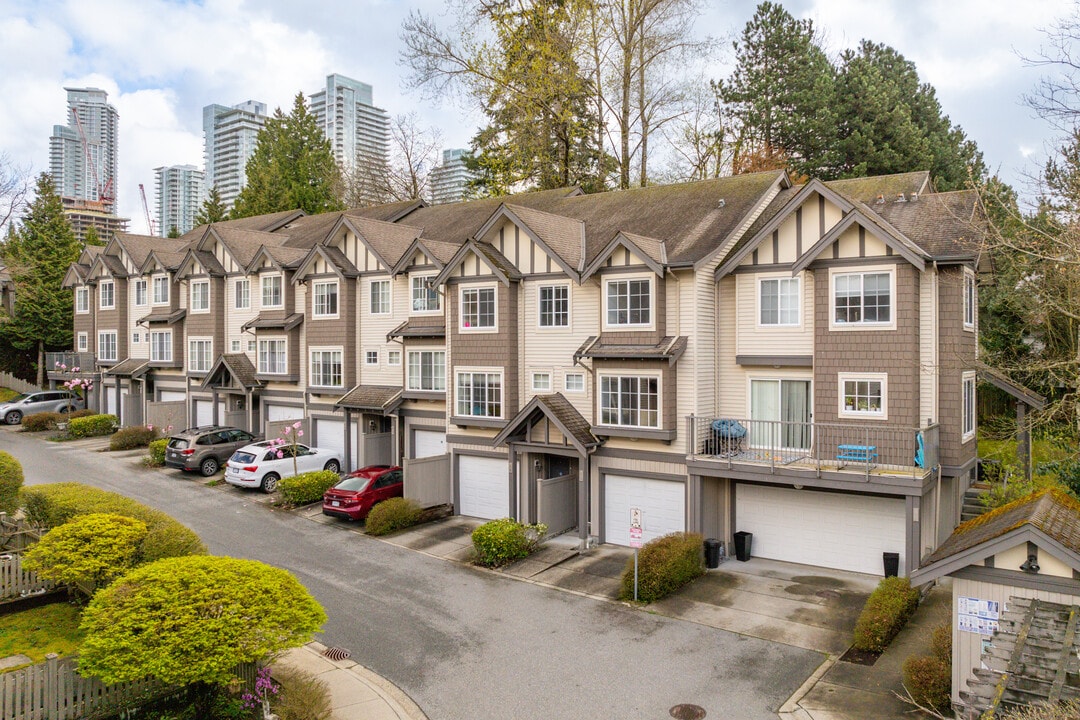 Strathmore Lane in Burnaby, BC - Building Photo