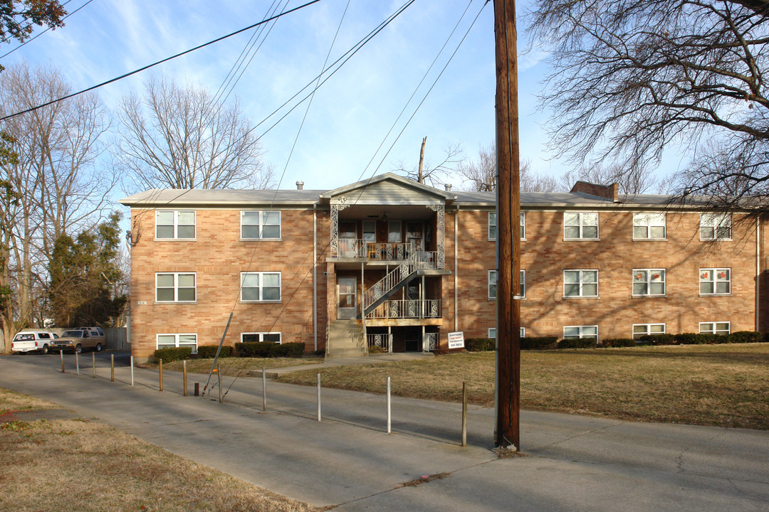 338 Idlewylde Dr in Louisville, KY - Foto de edificio