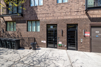 828 Bedford Ave in Brooklyn, NY - Building Photo - Building Photo