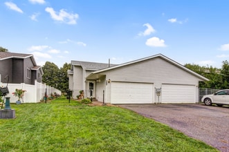 360 Cari Park Ln in Hastings, MN - Building Photo - Building Photo
