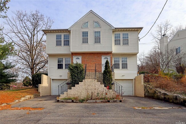 property at 3 A Putnam Ave