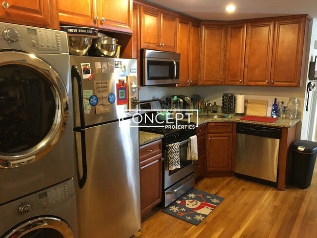 11 Leverett St, Unit 3 in Brookline, MA - Building Photo - Building Photo