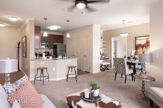 Le Mirage in Midland, TX - Building Photo - Building Photo
