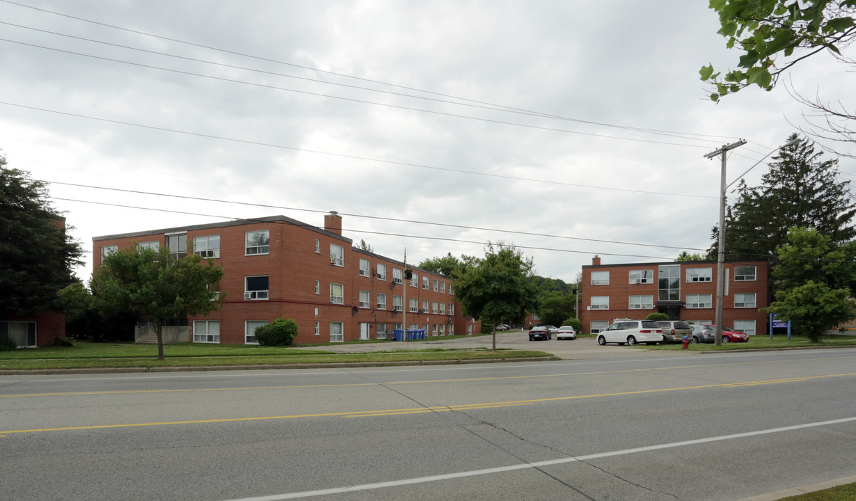 Mericourt Apartments in Hamilton, ON - Building Photo