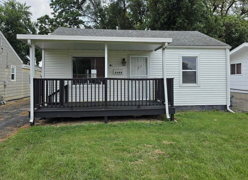 2124 Cincinnati Ave in Springfield, IL - Building Photo